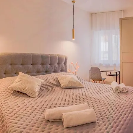 Luksuzni Ribica U Samom Centru Grada スプリト