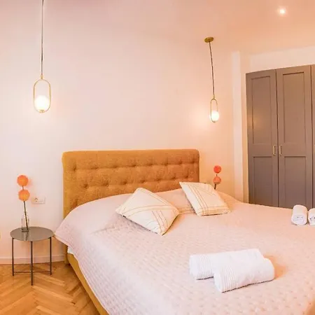 Luksuzni Ribica U Samom Centru Grada Apartament *