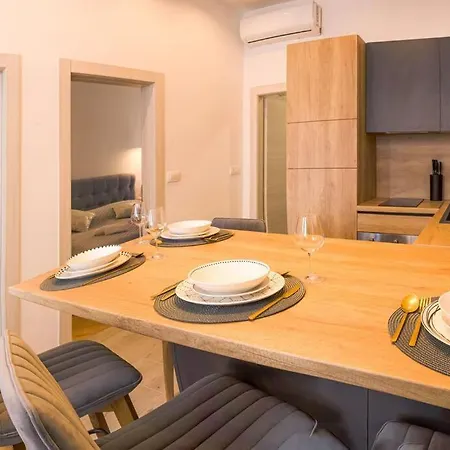 Luksuzni Ribica U Samom Centru Grada Apartament Split